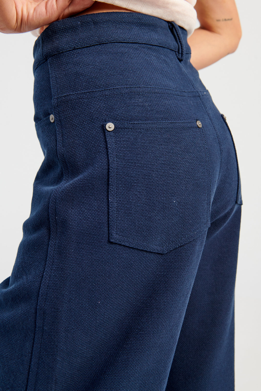 Relaxed Curve Legged Trouser