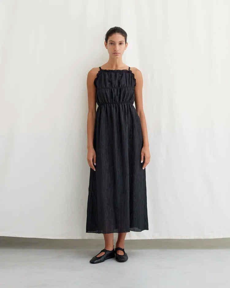 Encina Wrinkle Black Dress