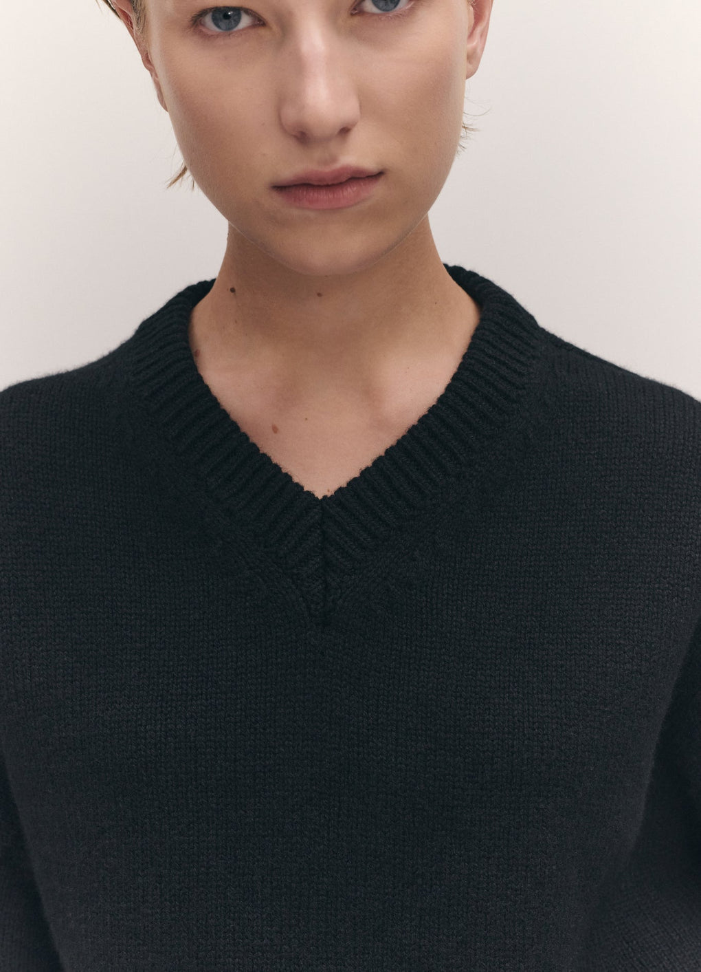 Balla V-Neck Sweater