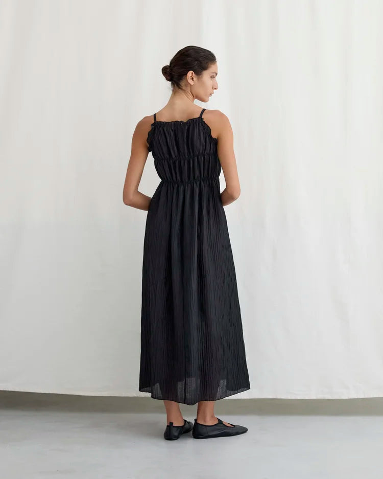 Encina Wrinkle Black Dress
