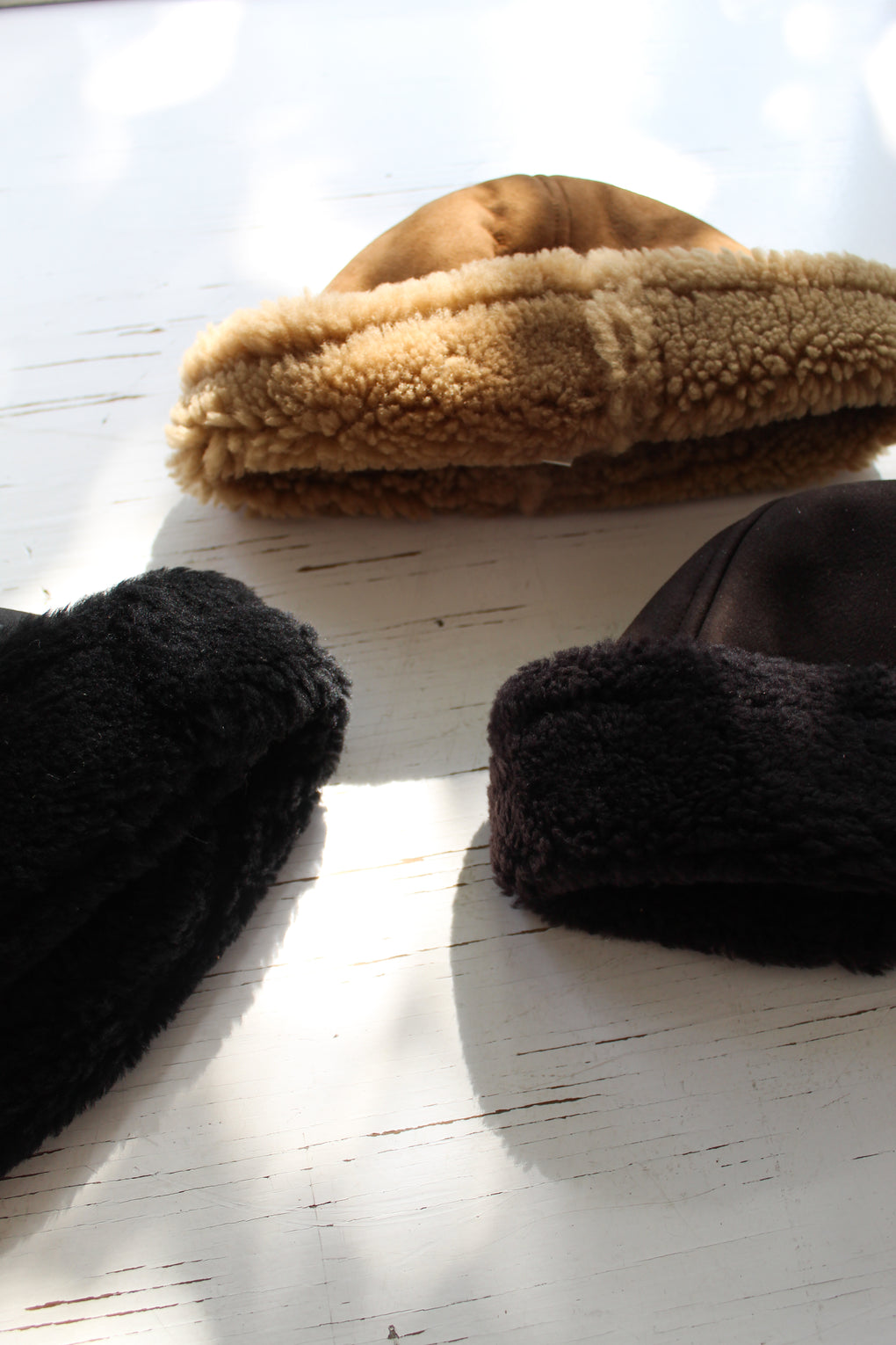 Suede Curly Cap