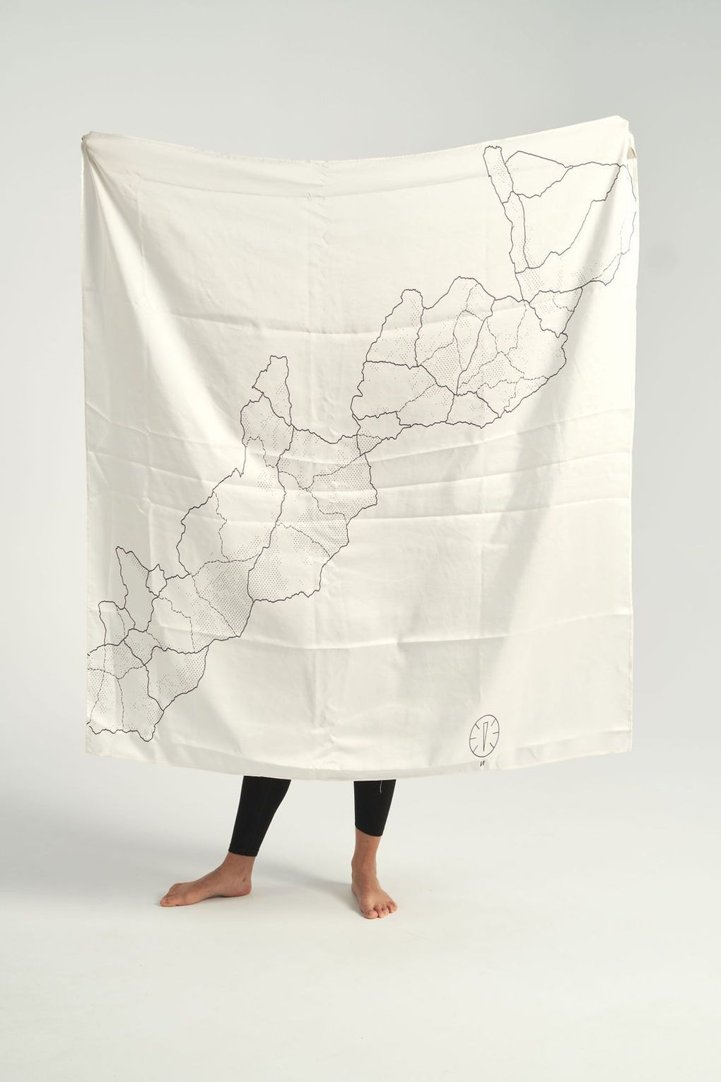 Baserange-Oskarda scarf-Idun-St. Paul-oversized scarf-white scarp-map print